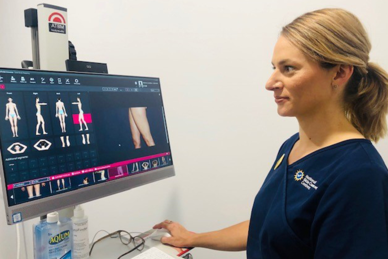 Total body photography nurse with screen Total body photography nurse with screen